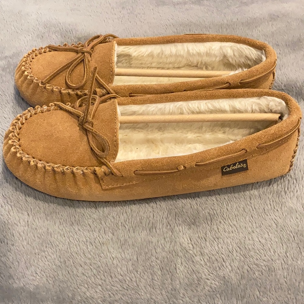 Cabela’s tan slippers